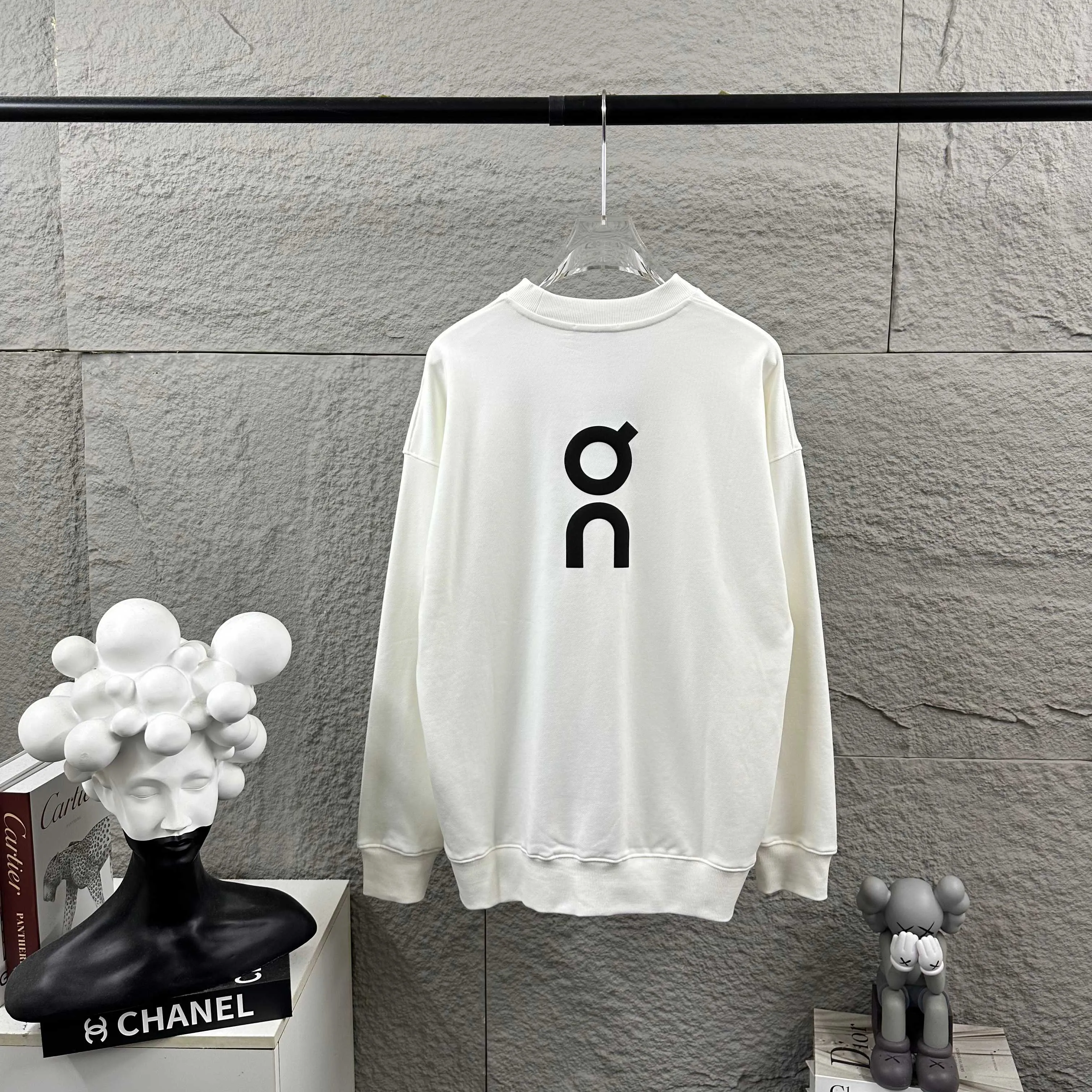 On*running* Early Autumn and Winter New Arrival Classic letter totem three-dimensional foaming process Customized terry fabric Long-sleeved round neck sweatshirt Men and women Same Style Color: Black White Size: S (90-130 pounds) M (120-150 pounds) L (140-165 pounds) XL (160-180 pounds) XXL (180 pounds)